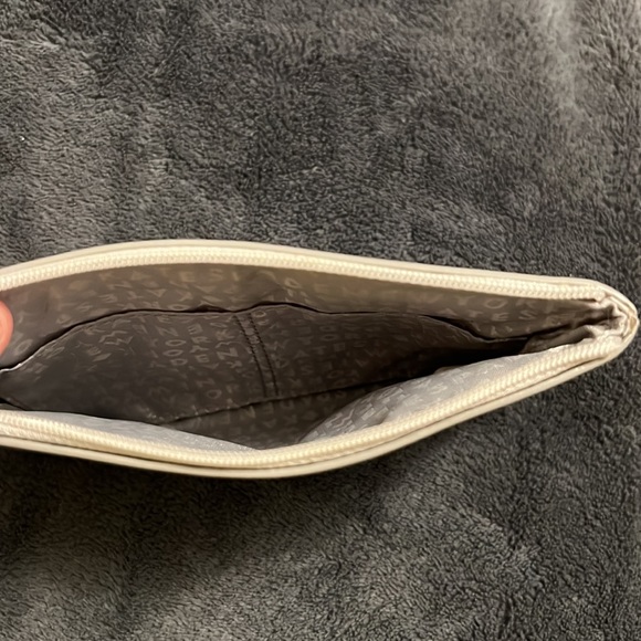 Fun silver sparkle Kate Spade passport holder - Picture 3 of 3